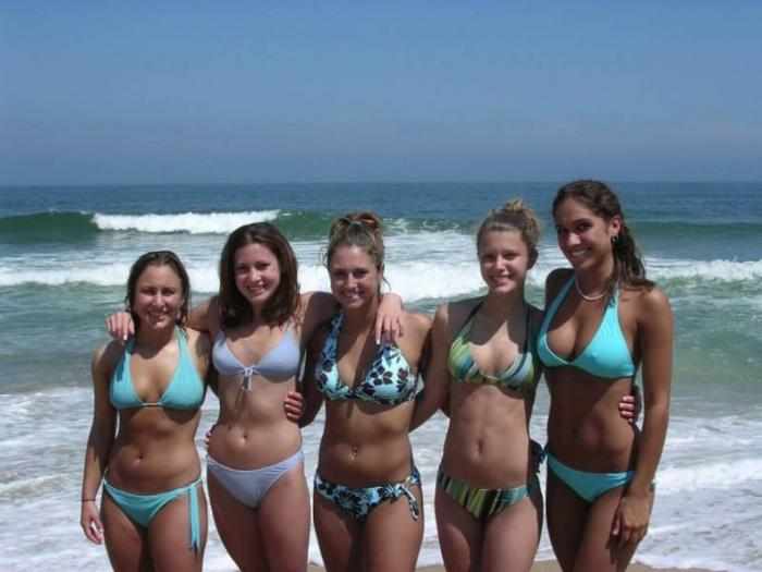 Пляжные девушки (34 фото)