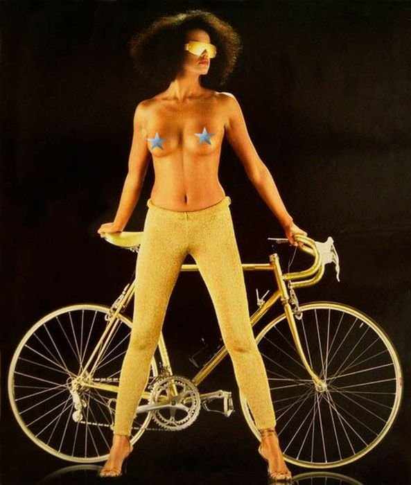 Девушки и велосипеды (110 фото)