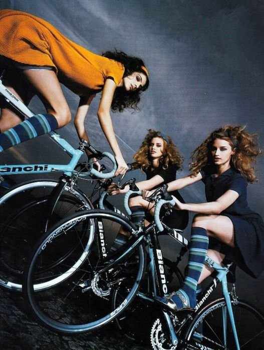 Девушки и велосипеды (110 фото)