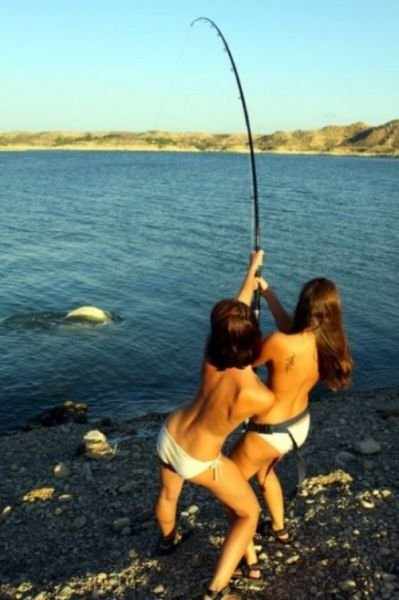 Девушки ловят рыбку (69 фото)