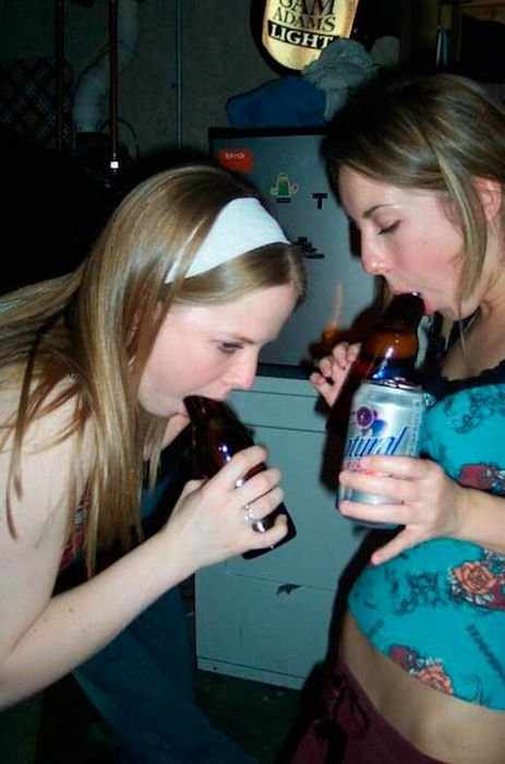 Девушки пьют пиво (46 фото)