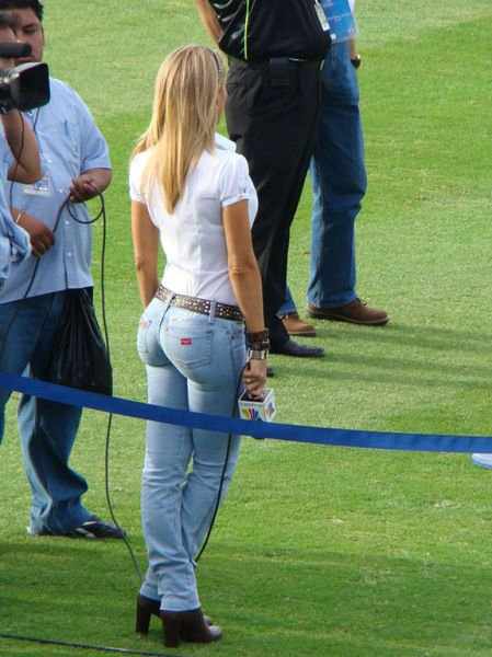 Девушки в джинсах (24 фото)