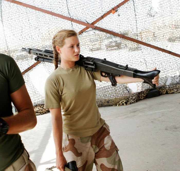 Девушки-военнослужащие (77 фото)