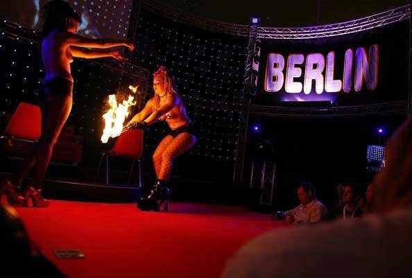 Эротическая ярмарка в Берлине (16 фото)