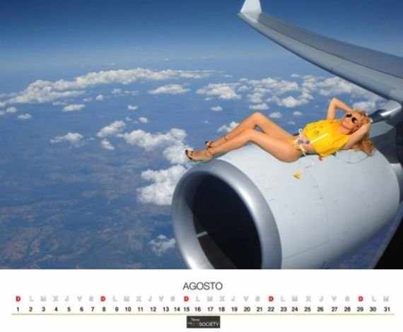 Календарь от мексиканских стюардесс (12 фото)