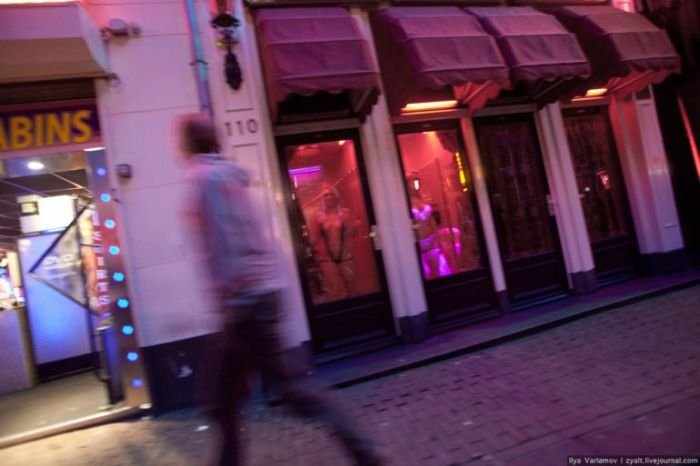 Квартал красных фонарей в Амстердаме (23 фото)