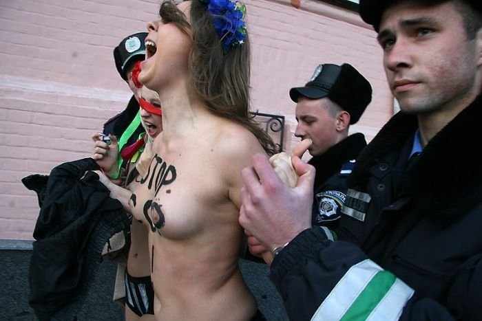 Милиция повязала активисток Femen (20 фото)