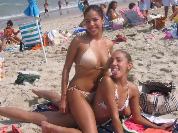Пляжные девушки (70 фото)