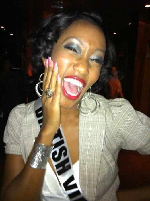 Участницы конкурса Мисс Вселенная 2011 корчат рожи (28 фото)
