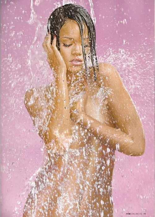 Rihanna обнажилась для журнале FHM (5 фото)