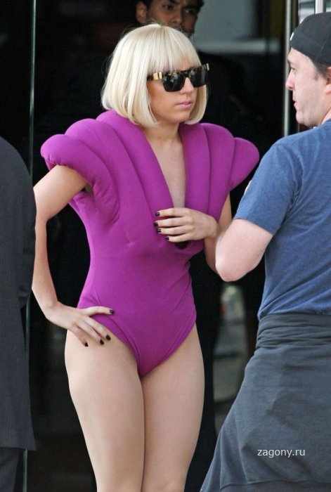 Lady Gaga в розовом платье (7 фото)