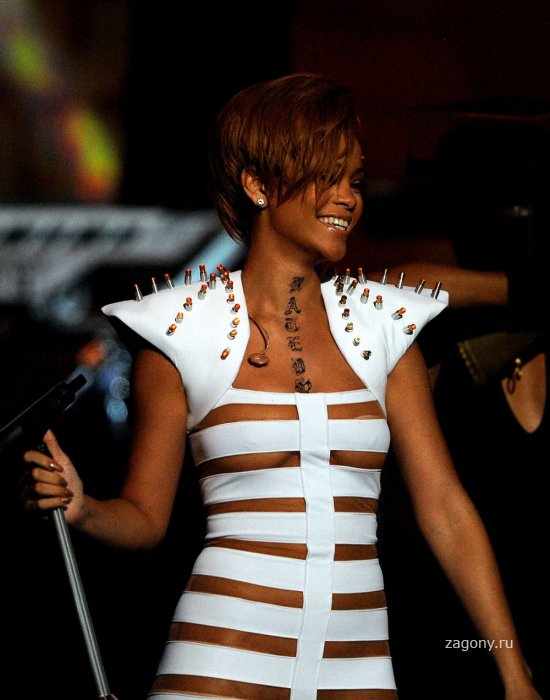 Rihanna (18 фото)