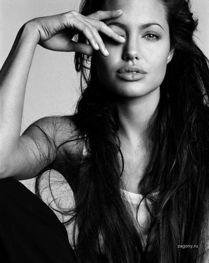 Angelina Jolie (12 фото)