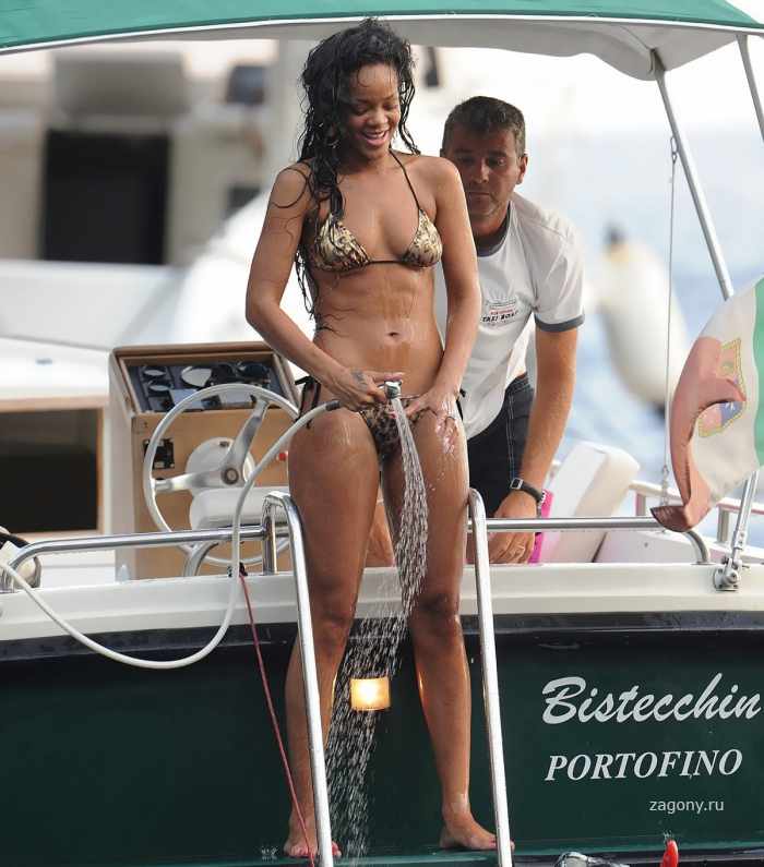 Rihanna (19 фото)