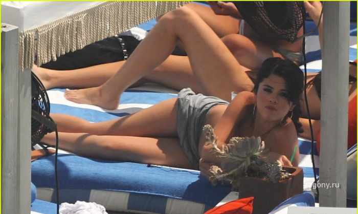 Selena Gomez (10 фото)