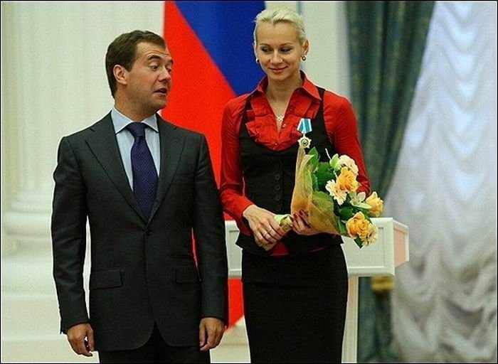 Медведев и женщины (8 фото)