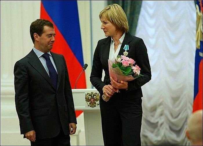Медведев и женщины (8 фото)