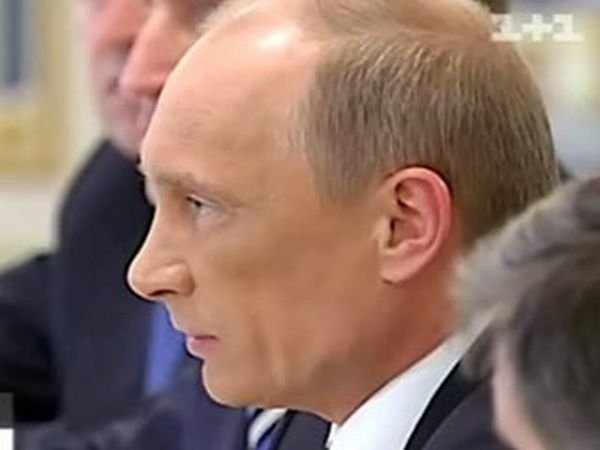 Синяк на лице у Путина (5 фото)